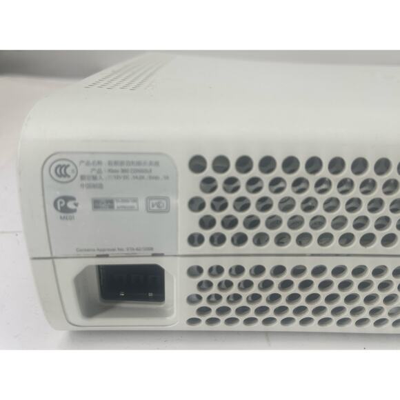 Microsoft Xbox 360 Game Console - Picture 6 of 7